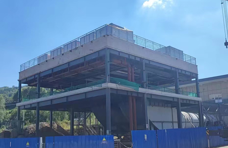 每個礦井必須有幾個以上能行人的安全出口？